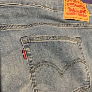 Women’s Levi’s boyfriend jeans